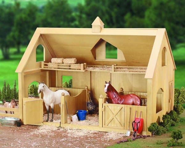 Breyer Deluxe Wood Barn 302